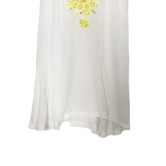 Vanessa & Virginia | Embroidered Tank Top - Picture 3 of 6